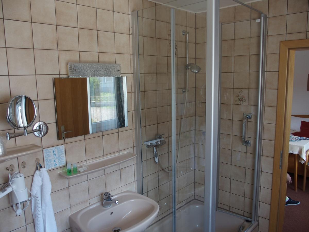 Hotel Pension Cafe Hasler Bodman-Ludwigshafen Exteriör bild