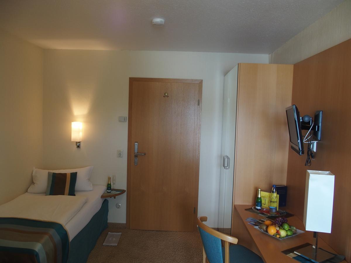 Hotel Pension Cafe Hasler Bodman-Ludwigshafen Exteriör bild
