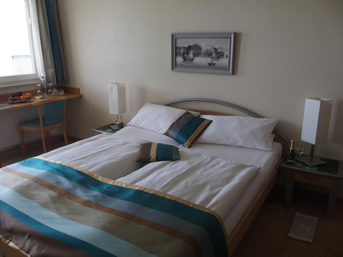 Hotel Pension Cafe Hasler Bodman-Ludwigshafen Exteriör bild