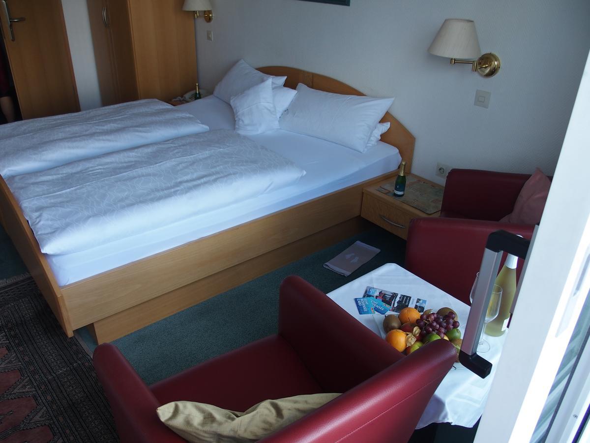 Hotel Pension Cafe Hasler Bodman-Ludwigshafen Exteriör bild
