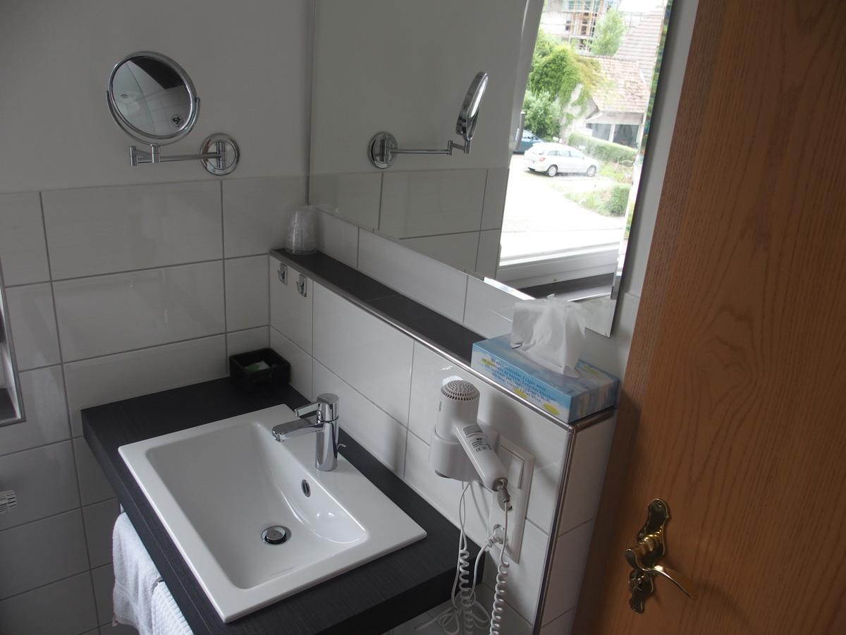 Hotel Pension Cafe Hasler Bodman-Ludwigshafen Exteriör bild